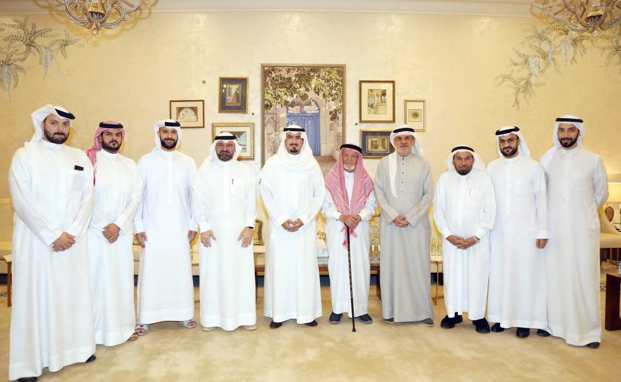  خلال زيارته لعدد من الوجهاء والأعيان.. محافظ العاصمة: المجالس البحرينية تجسد القيم الوطنية وتعزز التواصل مع الأهالي<